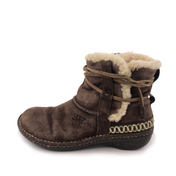 UGG Shoes - UGG Cove Brown Leather Winter Ankle Boots 7